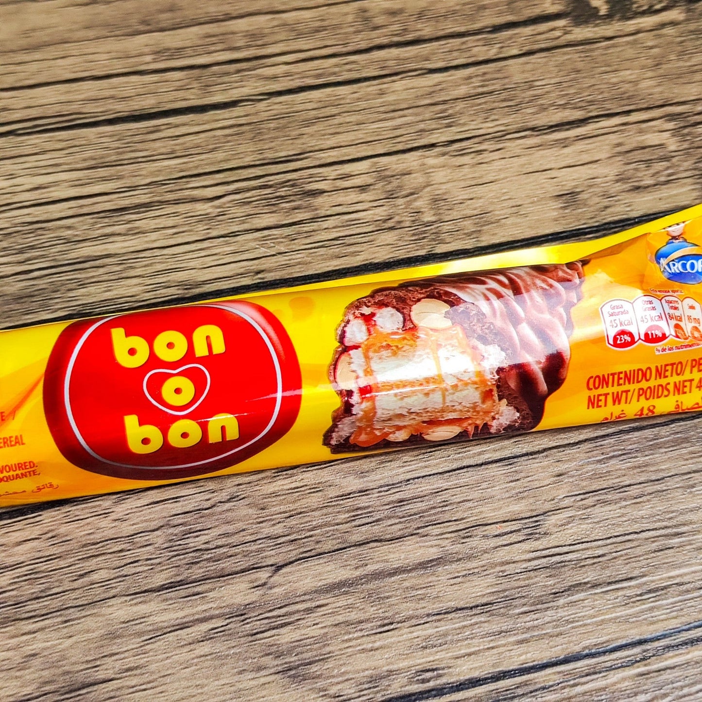 Barra de chocolate bon o bon (bonobon). Chocolate negro. Paquete. 48g. Arcor