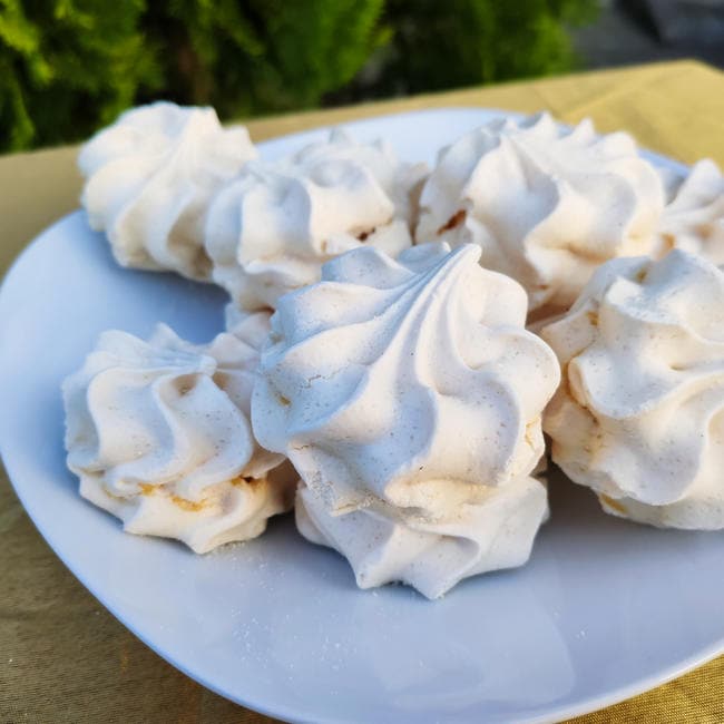 Espumillas en bandeja. Paquete con 12 espumillas. 115g