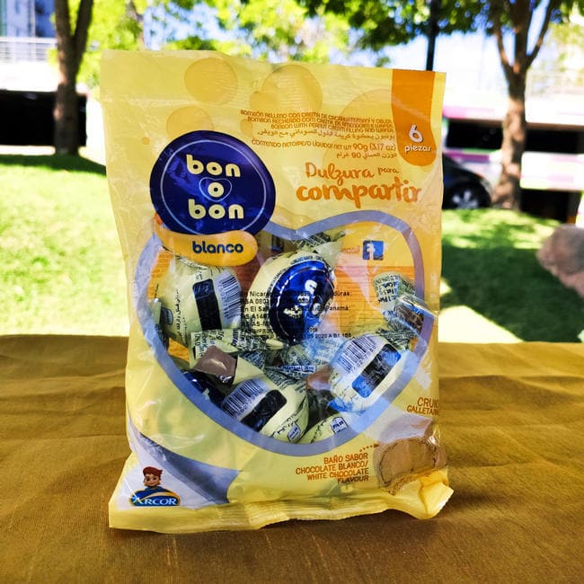 Chocolate BON O BON (bonobon). Chocolate negro o blanco. Paquete. 90g