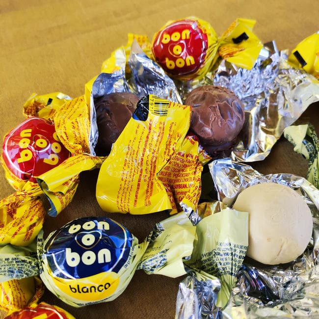 Chocolate BON O BON (bonobon). Chocolate negro o blanco. Paquete. 90g