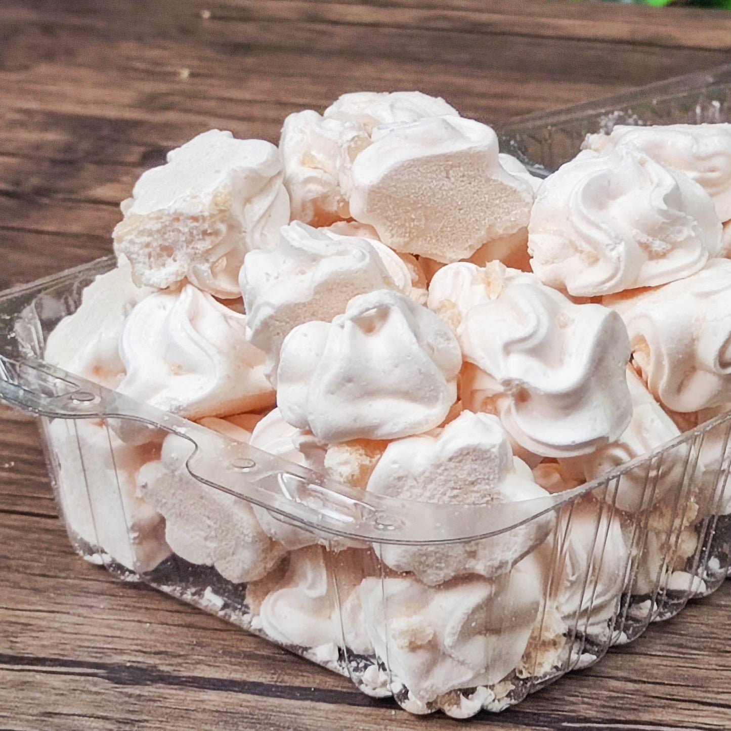 Espumillas pequeñas en bandeja. Rosadas o color crema. 200g. La cabaña