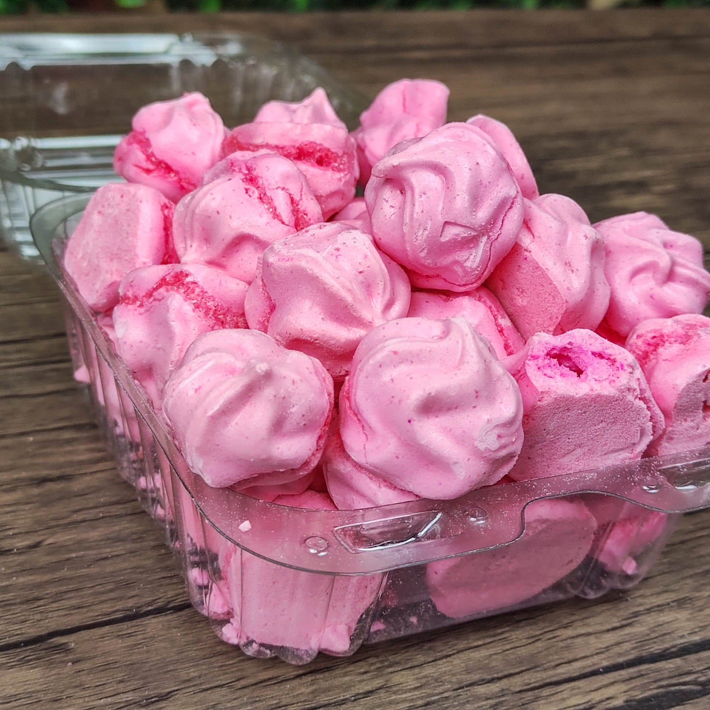 Espumillas pequeñas en bandeja. Rosadas o color crema. 200g. La cabaña