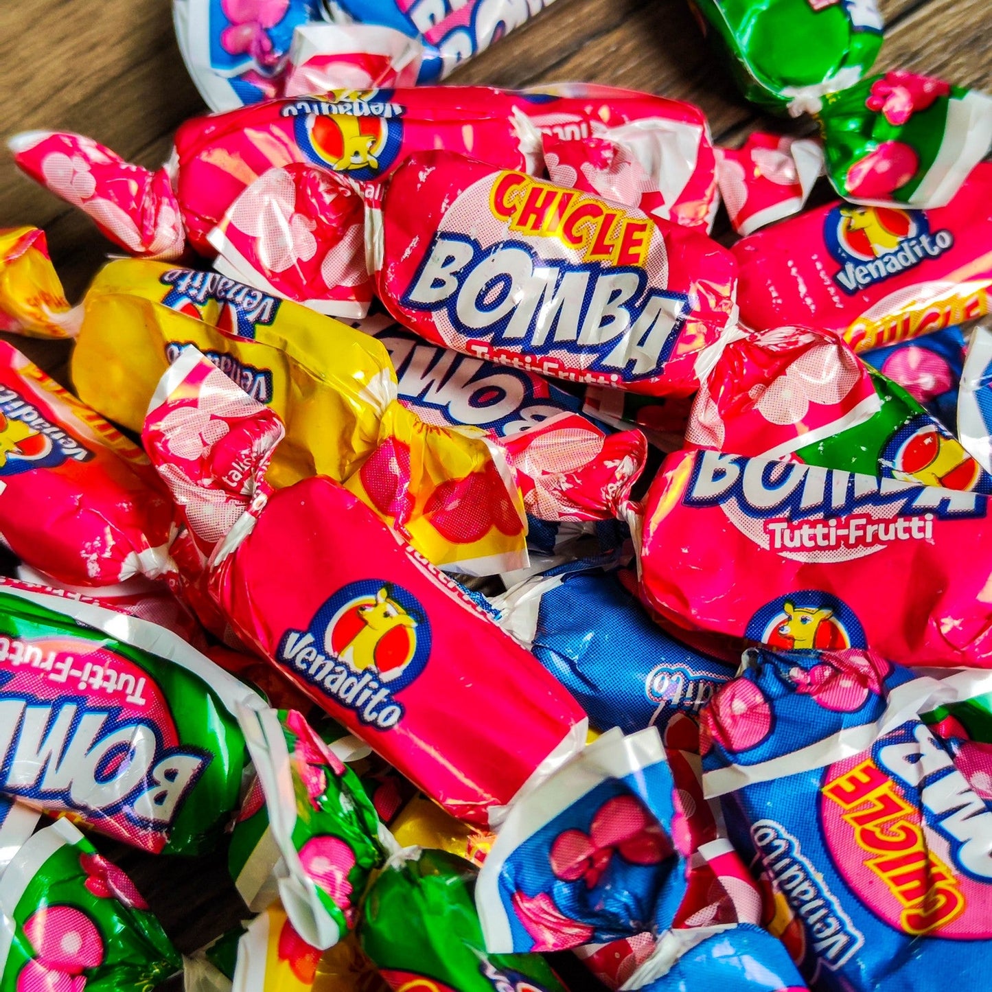 Chicle bomba Tutti-Frutti. Paquete. 144g. Confites venadito