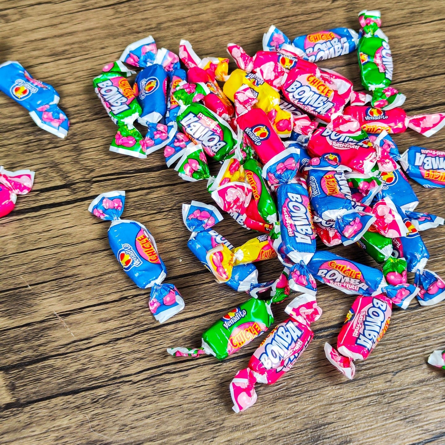 Chicle bomba Tutti-Frutti. Paquete. 144g. Confites venadito