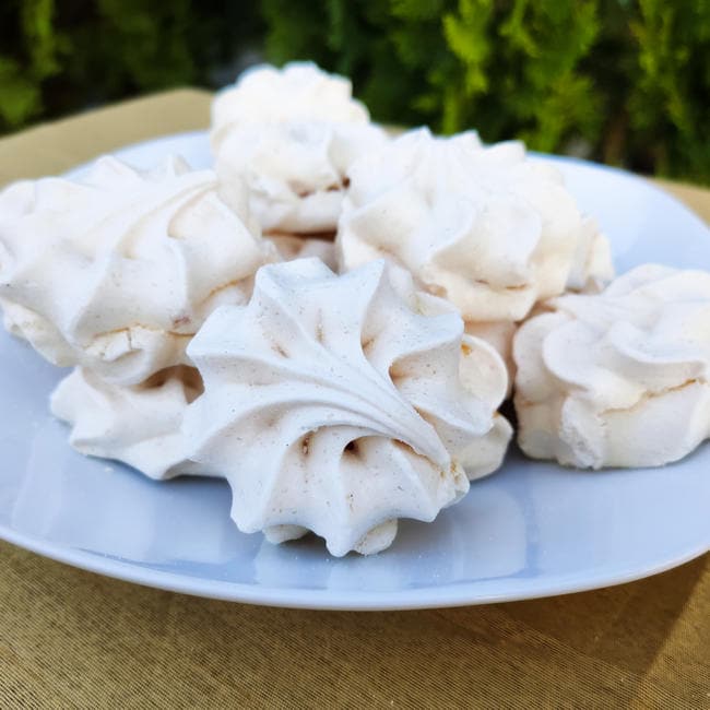 Espumillas en bandeja. Paquete con 12 espumillas. 115g