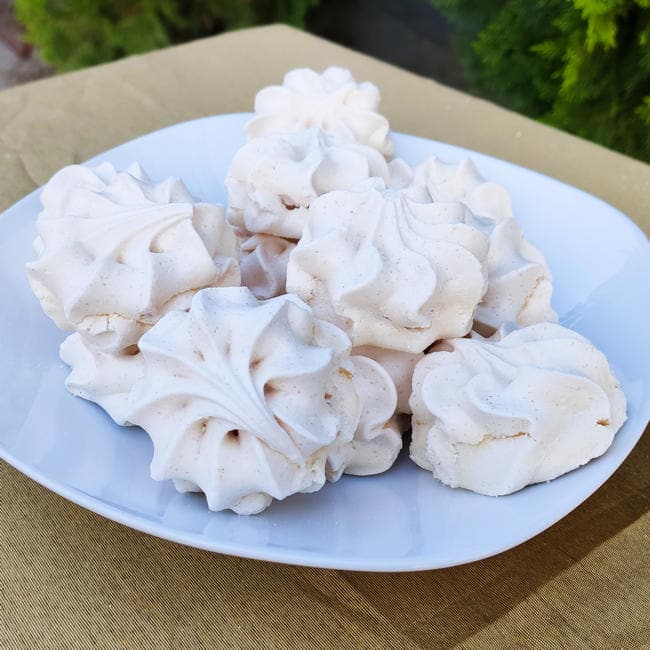 Espumillas en bandeja. Paquete con 12 espumillas. 115g