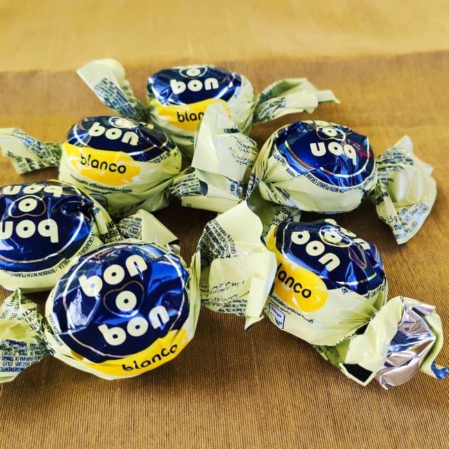 Chocolate BON O BON (bonobon). Chocolate negro o blanco. Paquete. 90g