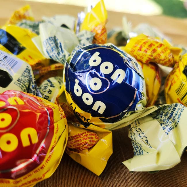 Chocolate BON O BON (bonobon). Chocolate negro o blanco. Paquete. 90g